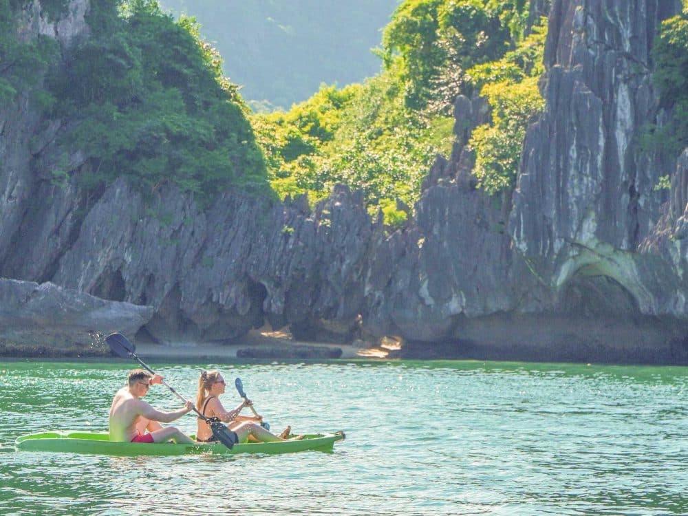 kayaking-in-ba-trai-dao-beach