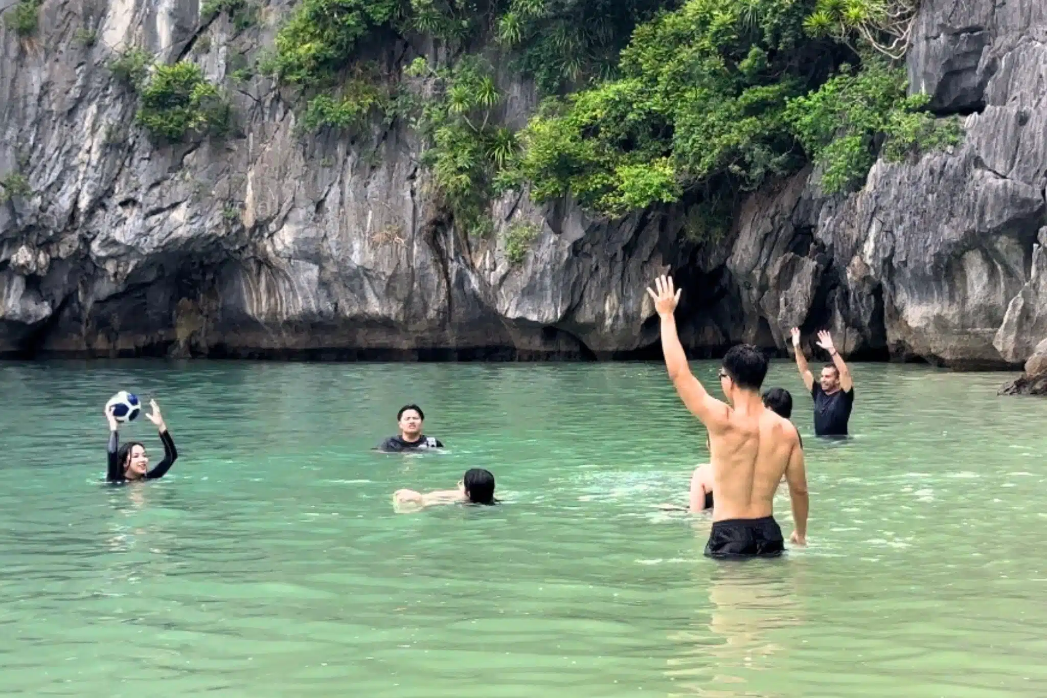 Three Peaches Beach (Ba Trai Đao Beach), How to get to Three Peaches