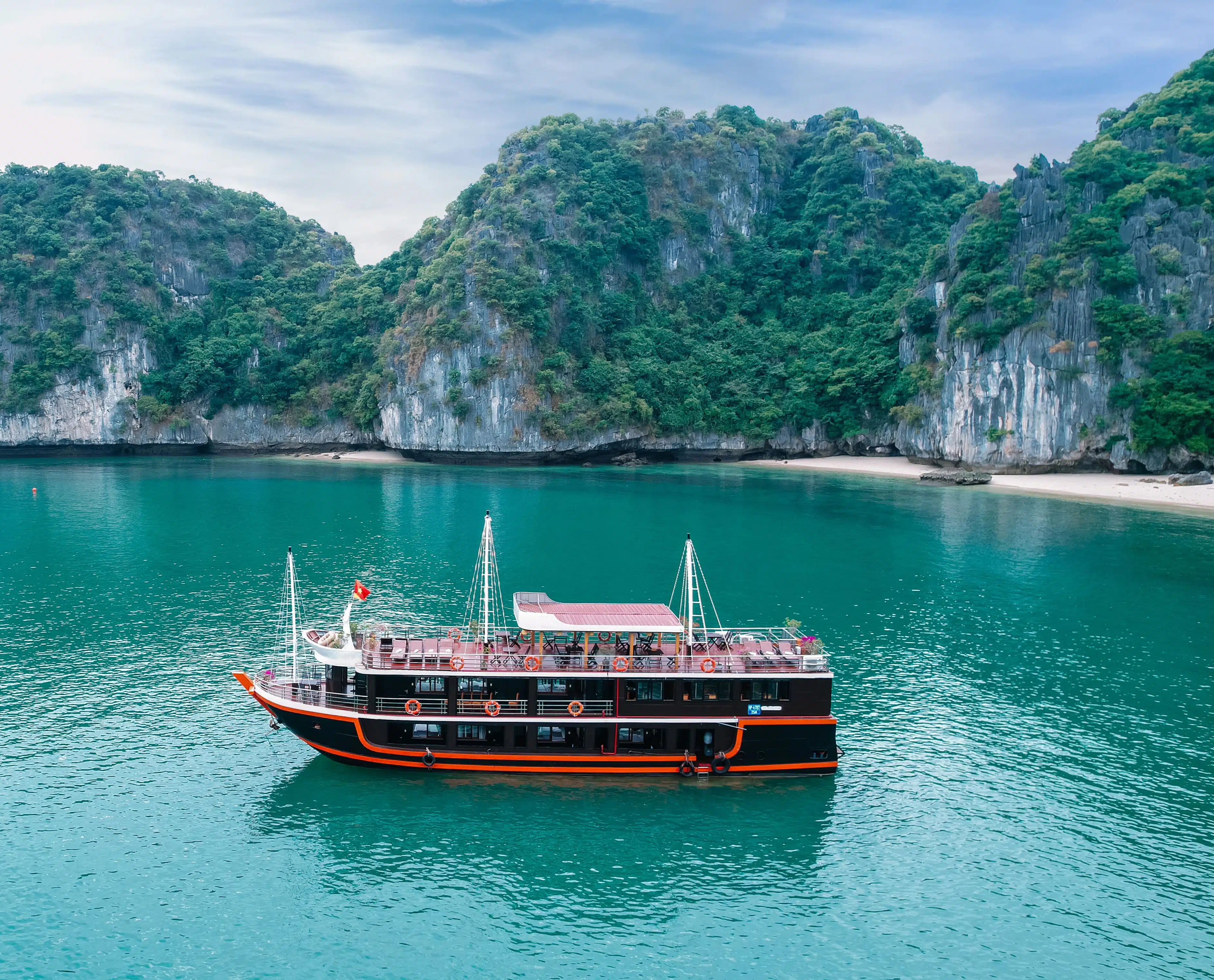 Charter Private Cruise in Lan Ha Bay
