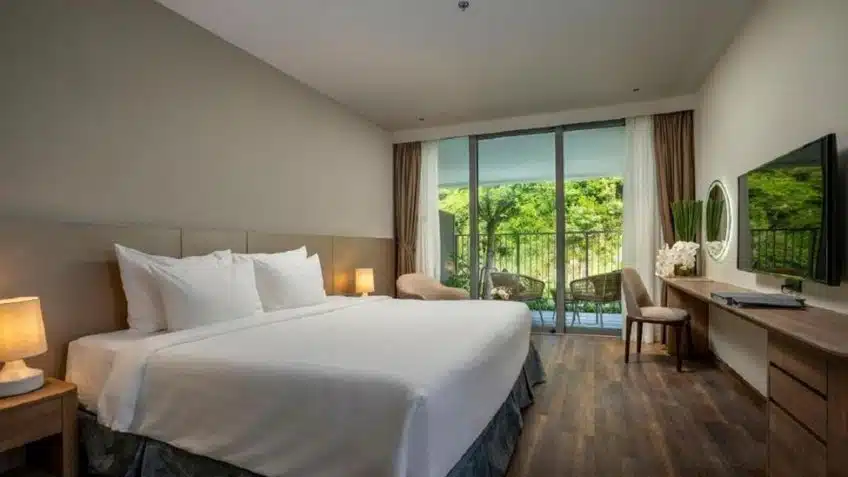 3 Days 2 Nights  (1 night Cat Ba + 1 night Daiichi Boutique Cruise)