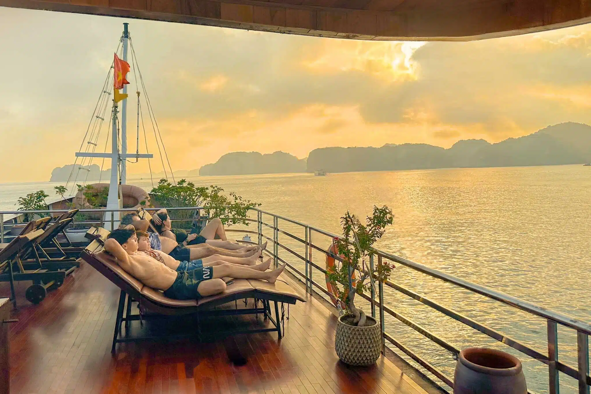 Lan Ha Bay 3 Days 2 Nights