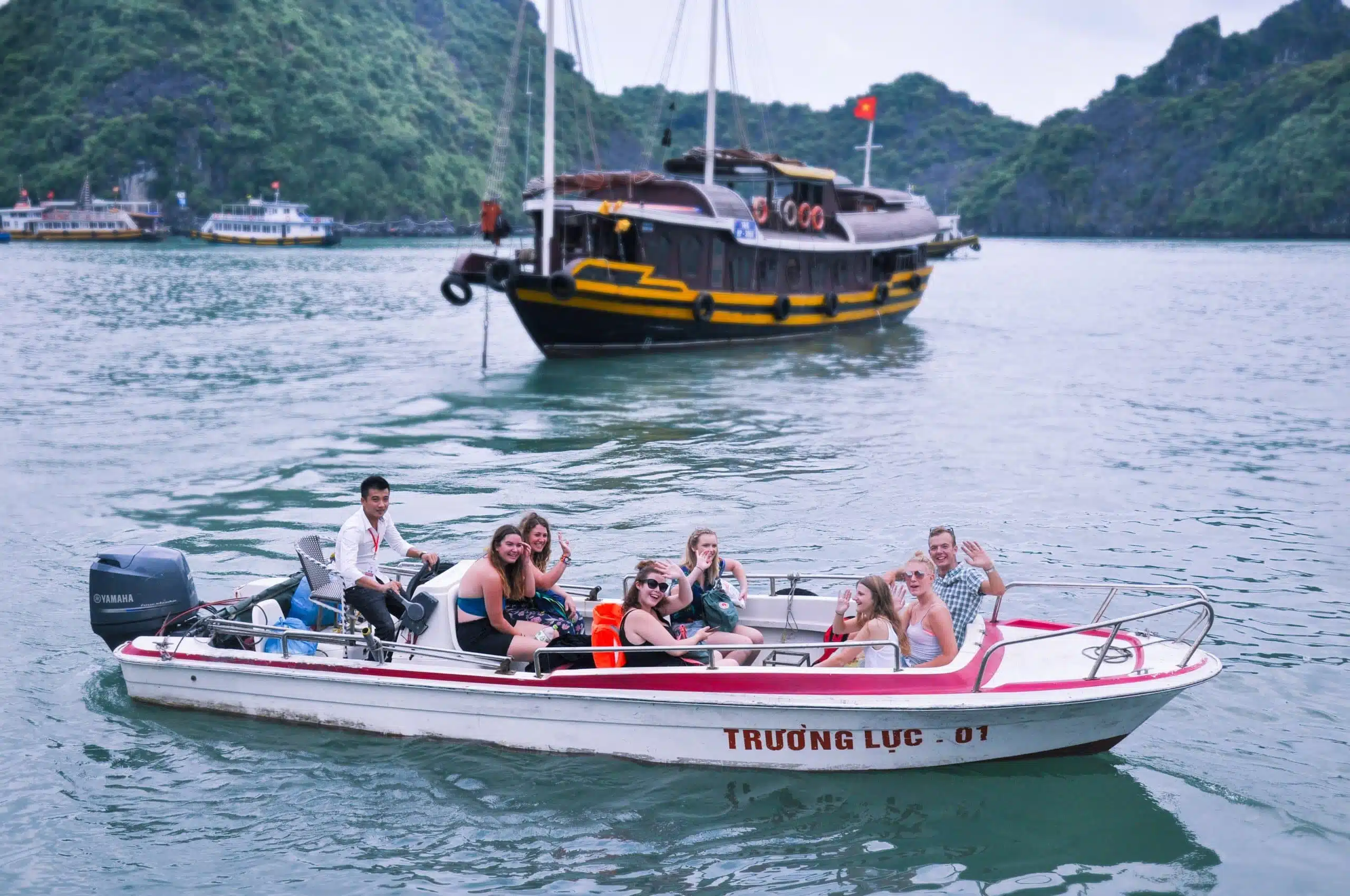 Three Peaches Beach (Ba Trai Đao Beach), How to get to Three Peaches